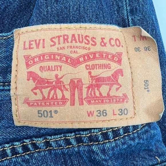 Levi's 501 Button Fly Straight Leg Denim Jeans Size 36 x 30 Men's - Picture 2 of 5